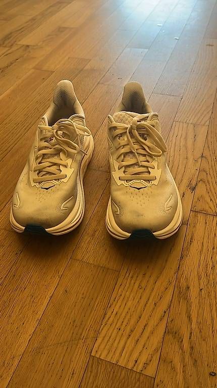 Scarpe da donna: Hoka Damenlaufschuh Gr. 39 – Usato da Solothurn venduto da maevren 1