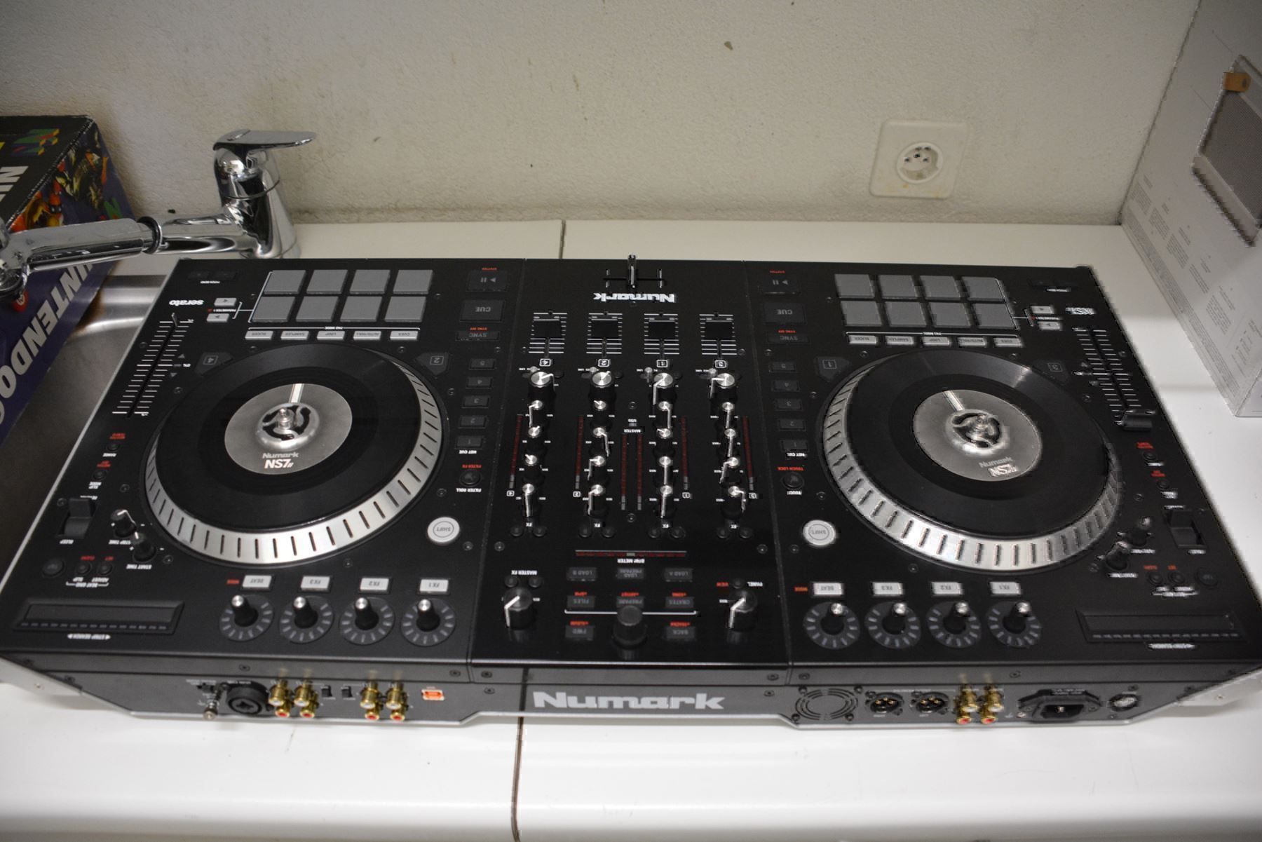 Numark Console di mixaggio: Top Profi DJ Mixer Numark NS7II ab 649Fr – Usato da Biel/Bienne venduto da Secondhand_Shop 2