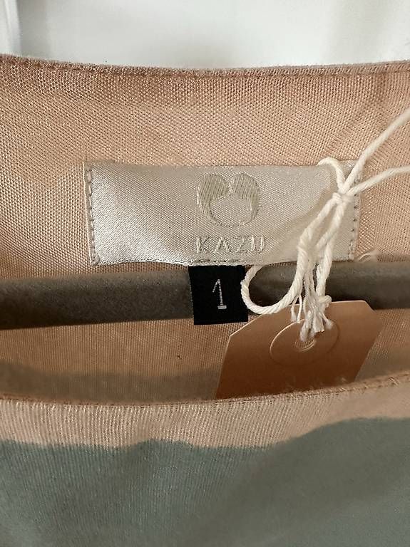 Robes: KAZU – D'occasion à wallisellen par dem_7cyz 3