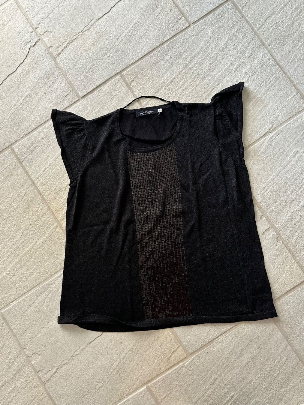 T-shirt: Schwarzes Shirt mit Pailletten – Usato da Pfäffikon ZH venduto da bingo74