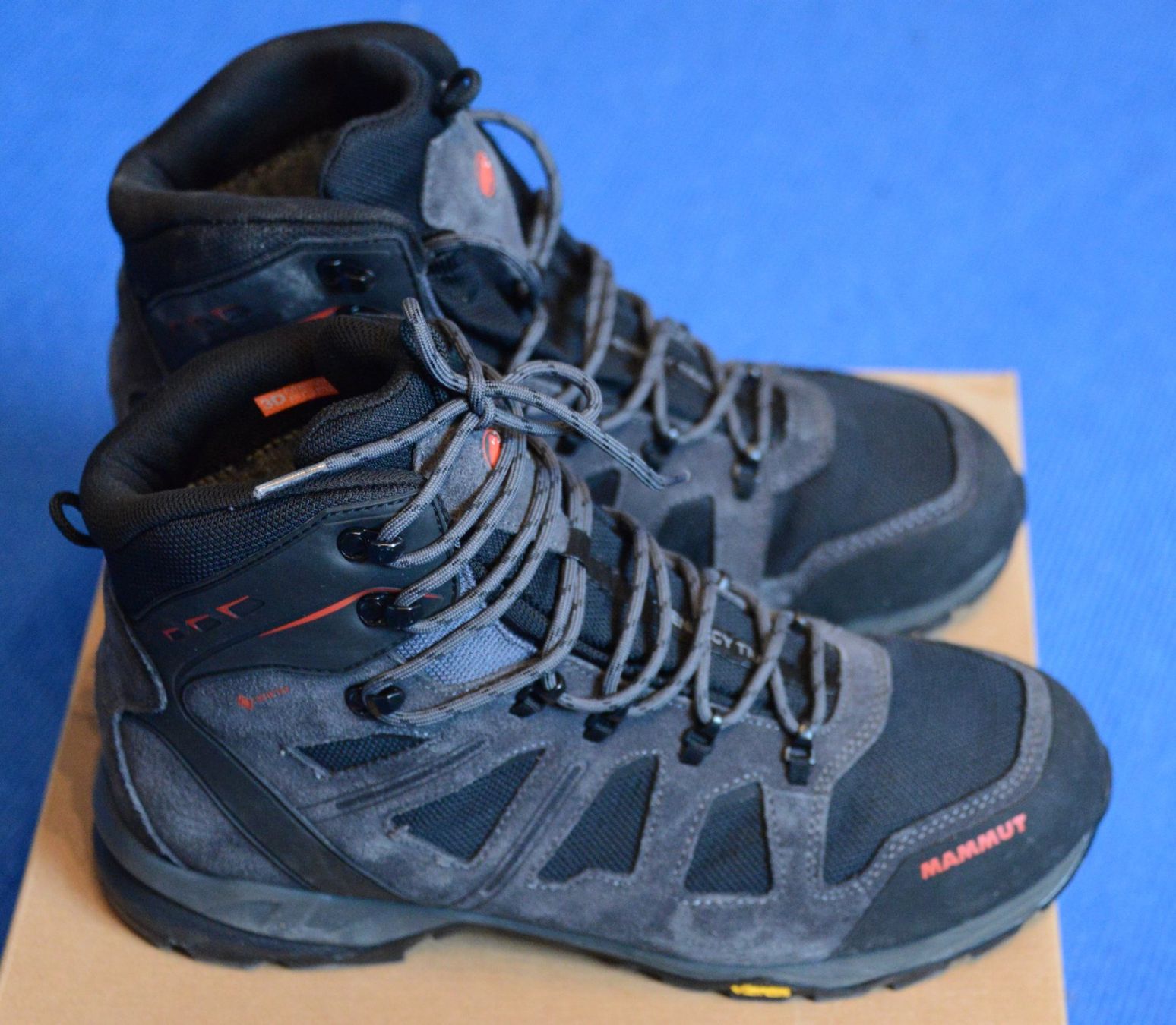 Mammut Scarpe da uomo: Mammut Herren Trekkingschuhe Gr. 46.2/3 neu – Nuovo e nell'imballaggio originale da Büron venduto da Felleiter