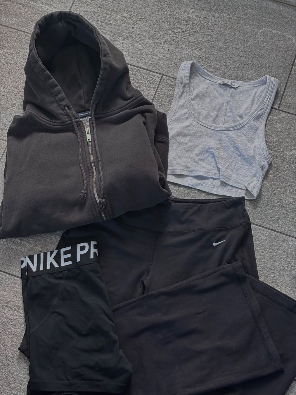 Kleiderpakete: Nike 2000er active wear set – Gebraucht aus Horgen von manon_archives