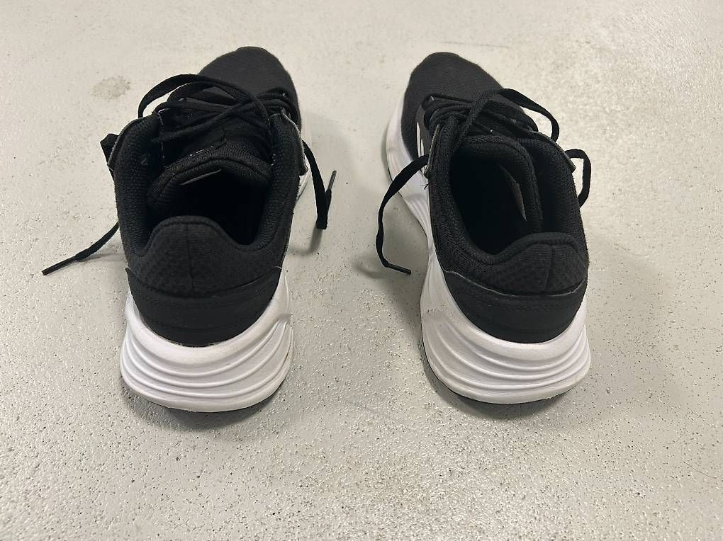 Chaussures femmes: Adidas Sneakers Gr. 38 2/3 – D'occasion à Thalheim an der Thur par Iselisberger 1