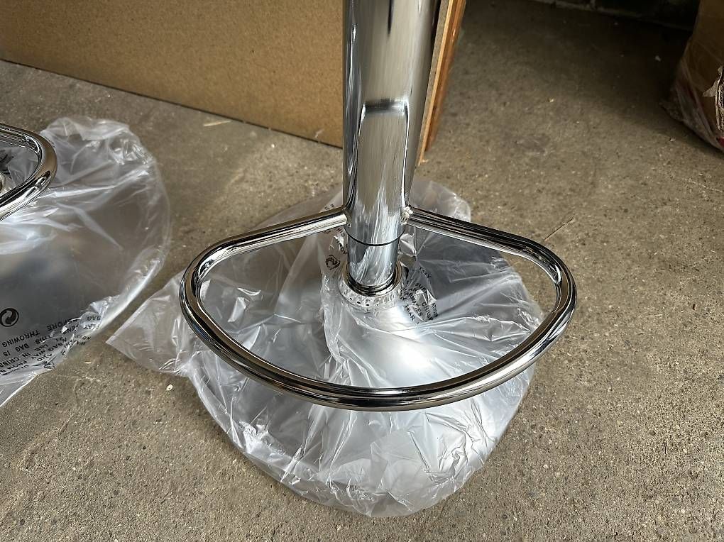 Hocker: 2 Stk. neue Barhocker in schwarz – Neu (gemäss Beschreibung) aus Necker von liq24 7