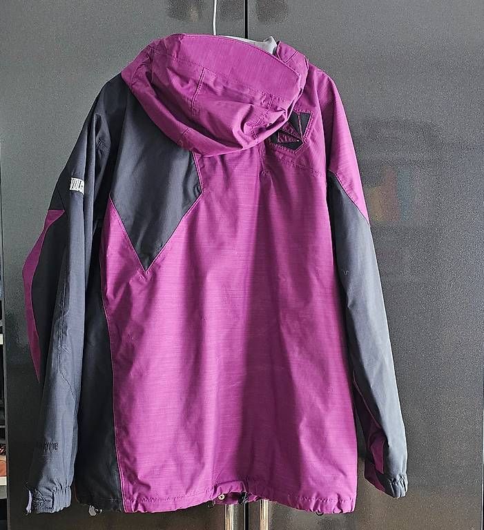 Giacche: Volcom Skijacke / Snowboardjacke – Usato da Rickenbach LU venduto da jess8421 1