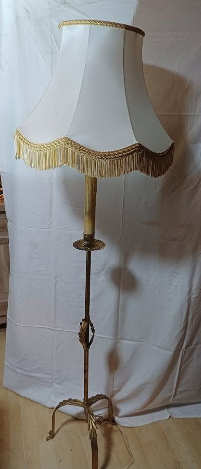 Lampade: Edle Vintage Stehlampe Messing & Stoffschirm mit Fransen – Usato da Zullwil venduto da imh_lq9s