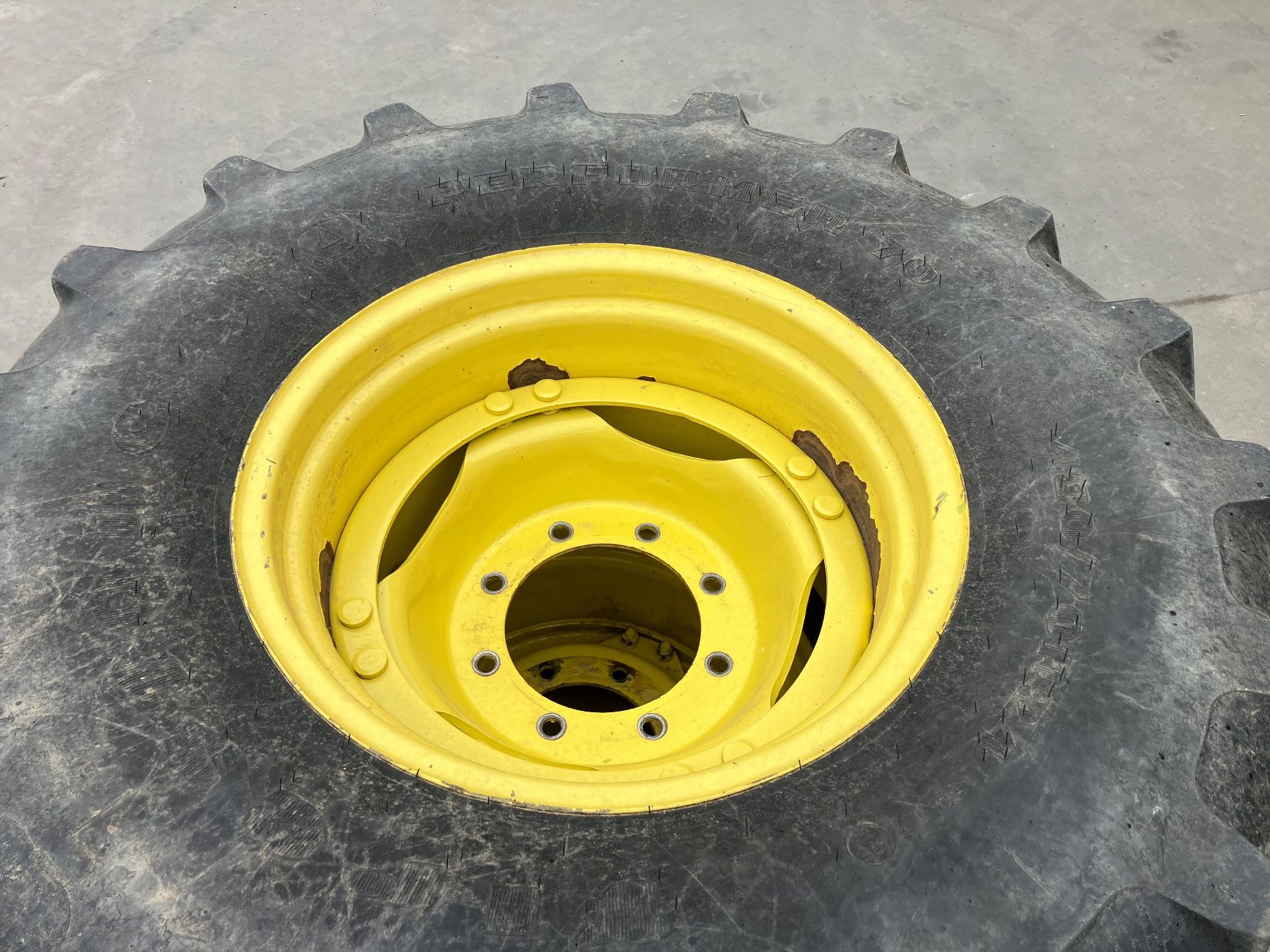 John Deere Pneus & Roues: Räder John Deere 480/70 R24 – D'occasion à Grosswangen par werkstatt6022