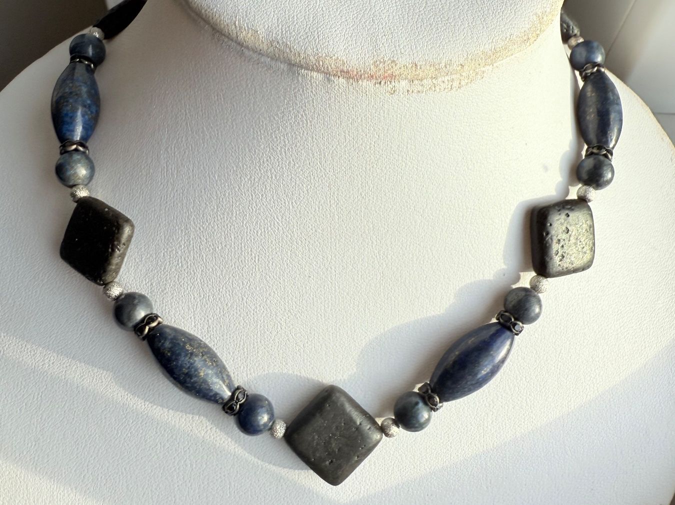 Catenine: Lapislazuli, Lava Stein Kette NEU – Nuovo e nell'imballaggio originale da Basel venduto da Chili007 1