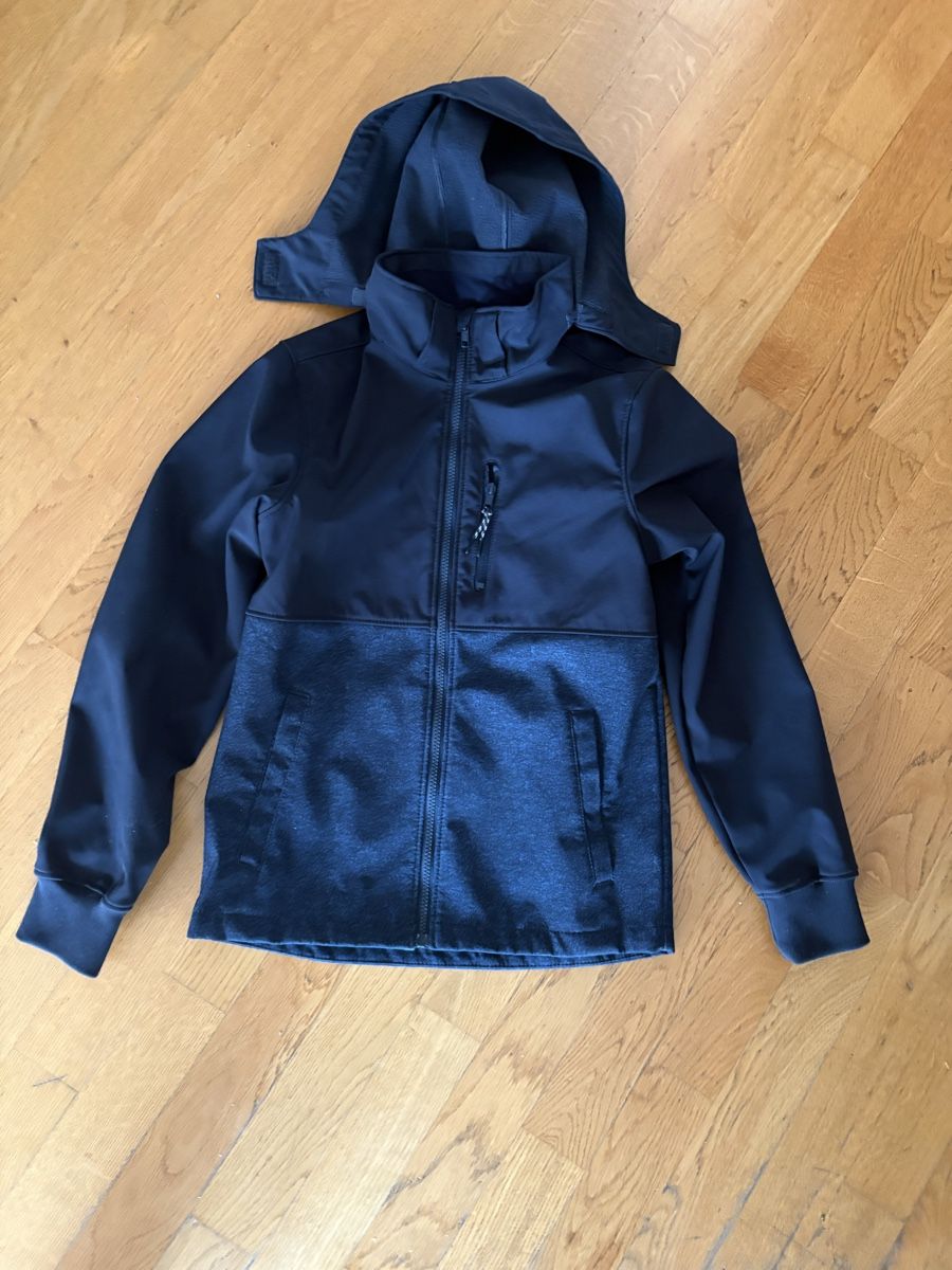 H&M Giacche & Cappotti: Softshelljacke dunkelblau / schwarz Gr 158 / Jungs – Usato da Beromünster venduto da msklef 4