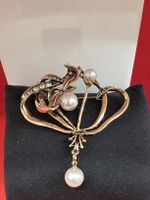 Brosche goldfarben mit Kunstperlen und Strass besetzt