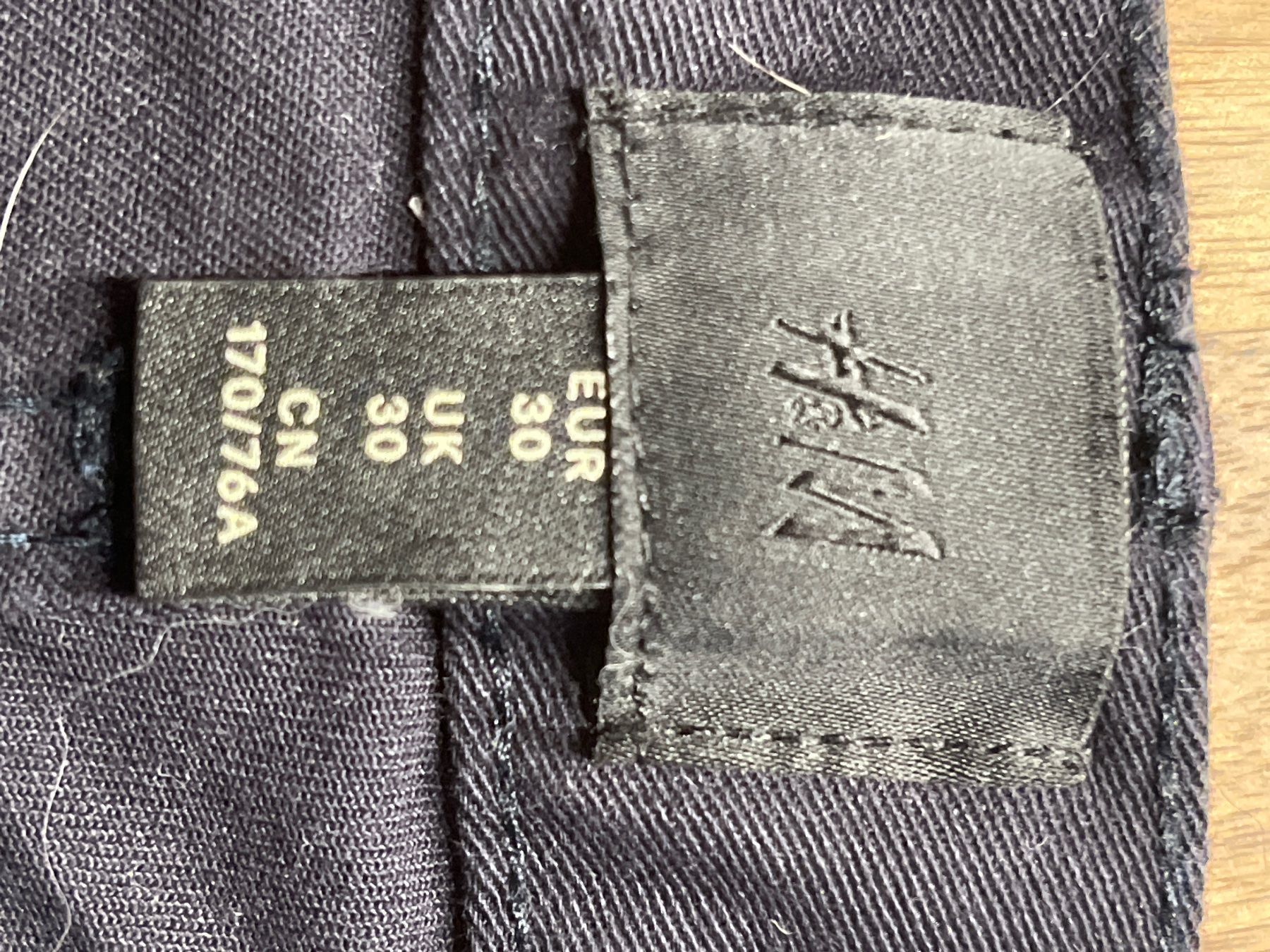 H&M Jeans: Jeans schwarz – Usato da Schnottwil venduto da Garuso