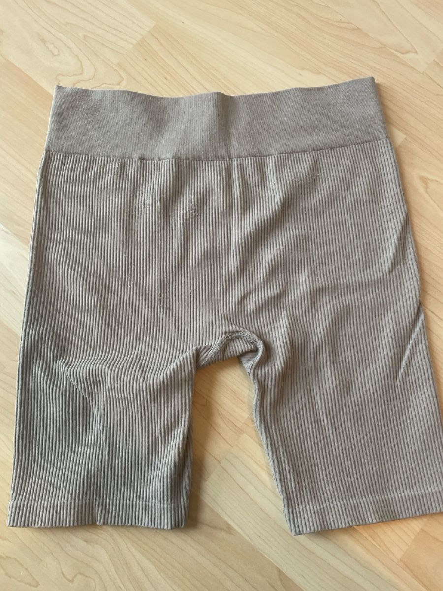 H&M Hosen: H&M Gerippte Radler Shorts, Grösse S – Gebraucht aus Sissach von nelimas 2