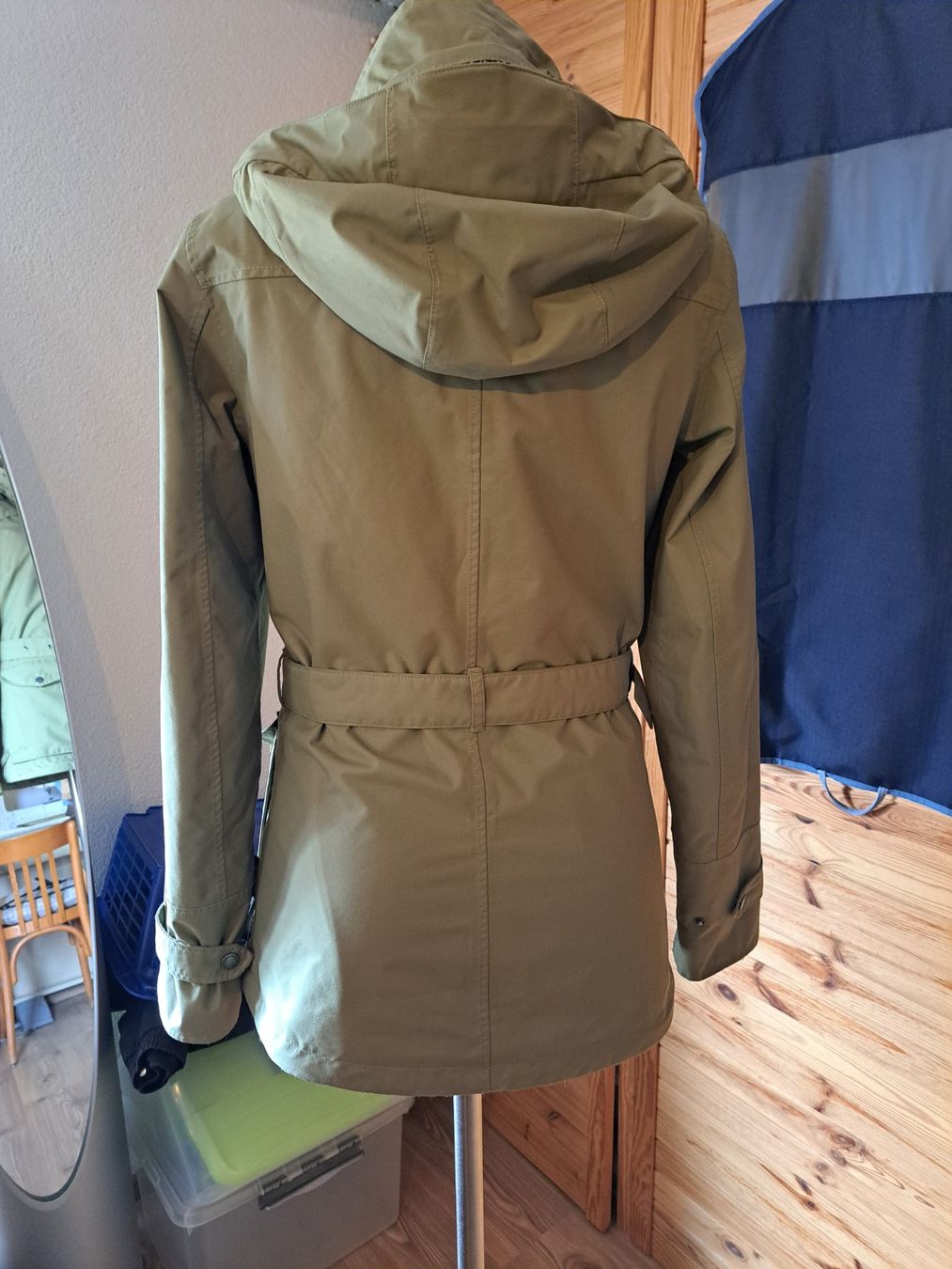 Jack Wolfskin Jacken: Jack Wolfskin Damen Regenjacke – Gebraucht aus Rafz von MuriFinn 2