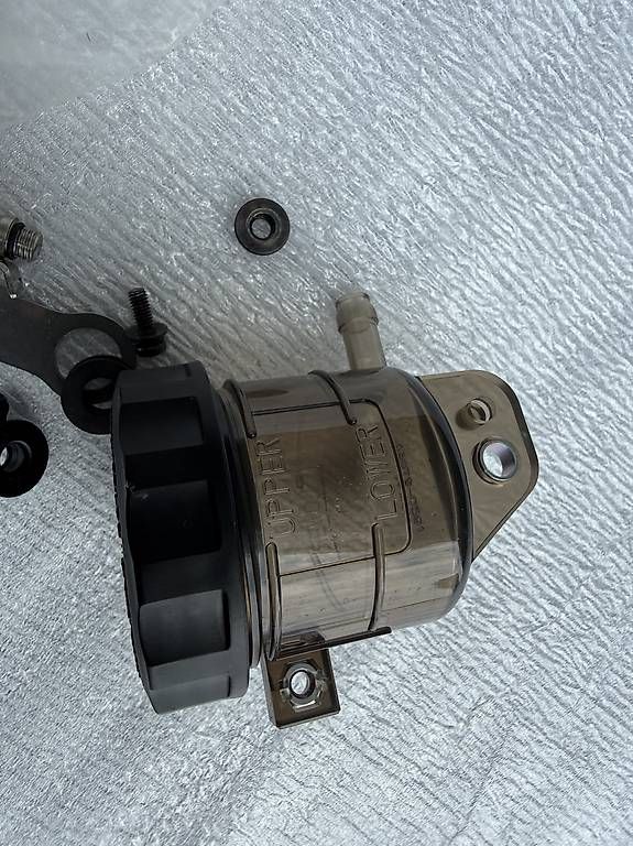 Alle Motorradersatzteile: Kawasaki Bremsflüssigkeitsbehälter – Gebraucht aus Schönenberg ZH von mic_6c6f