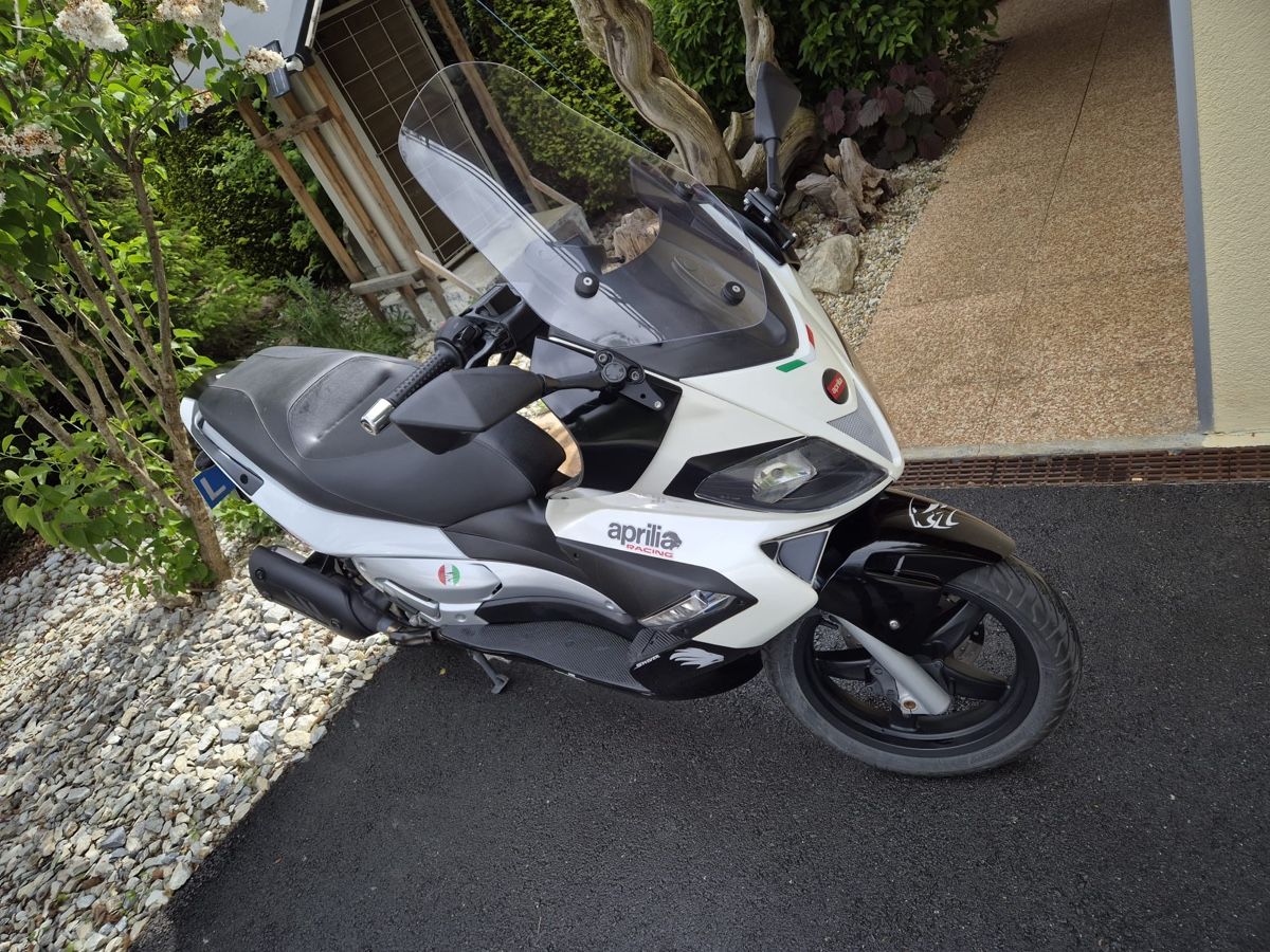 Aprilia Scooters: Aprilia sr max 300 – D'occasion à Savièse par san_6cgg 3