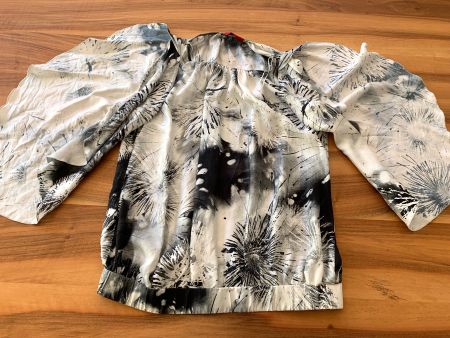 HUGO BOSS Seidenbluse Pusteblume origineller Schnitt 34