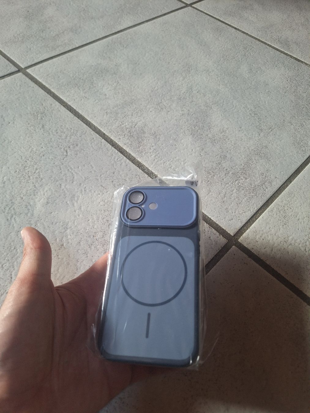 Apple Cover & Protezioni schermo: Iphone 17 Magsafe Hülle blau – Nuovo e nell'imballaggio originale da Luven venduto da sven.caderas