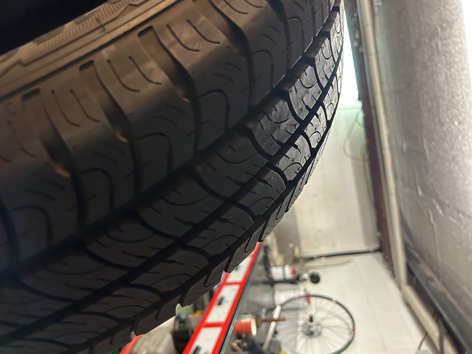 Goodyear Pneus & Kompletträder: 215/65 R16C Goodyear – Gebraucht aus Haldenstein von albert94 2