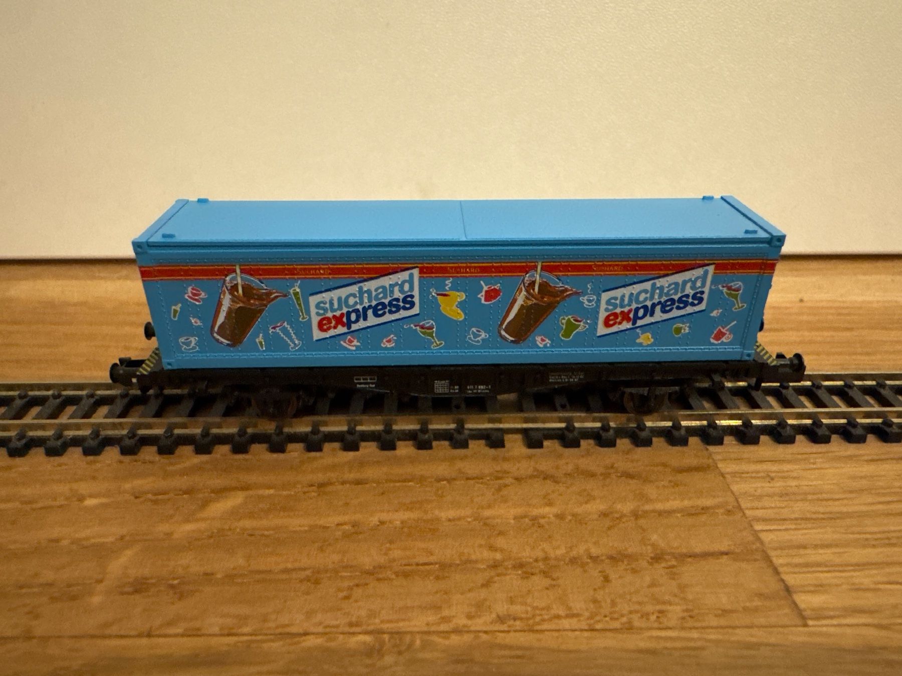 Fleischmann Modelleisenbahnen: Fleischmann Containerwagen „Suchard Express“ – Neu (gemäss Beschreibung) aus Schlierbach von Look8