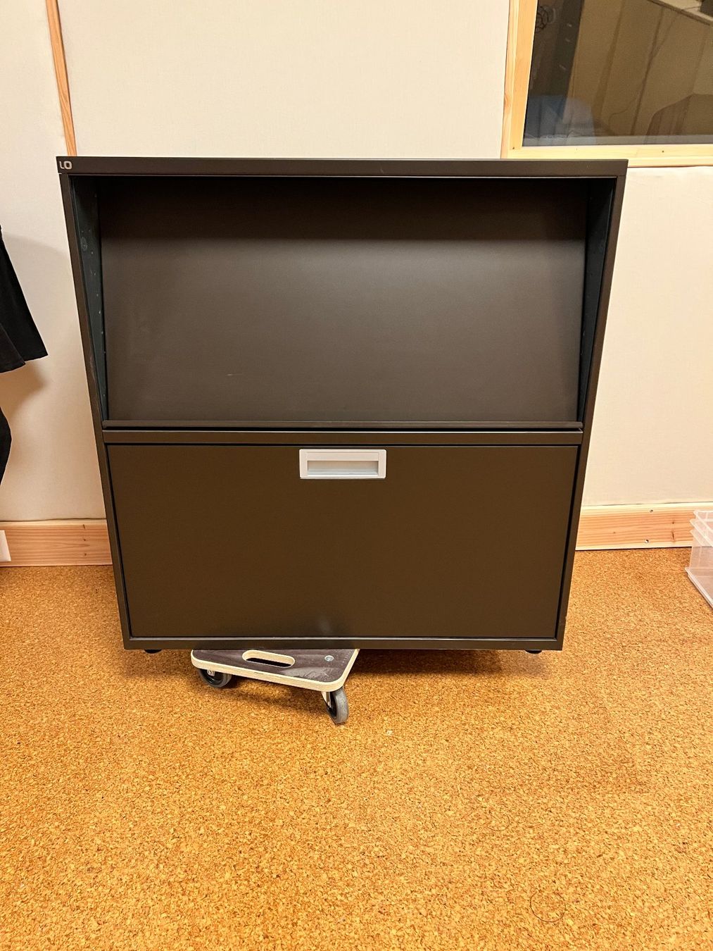 Lista Regale: Lista Office Sideboard mit Auslage – Gebraucht aus Baar von Berick 3