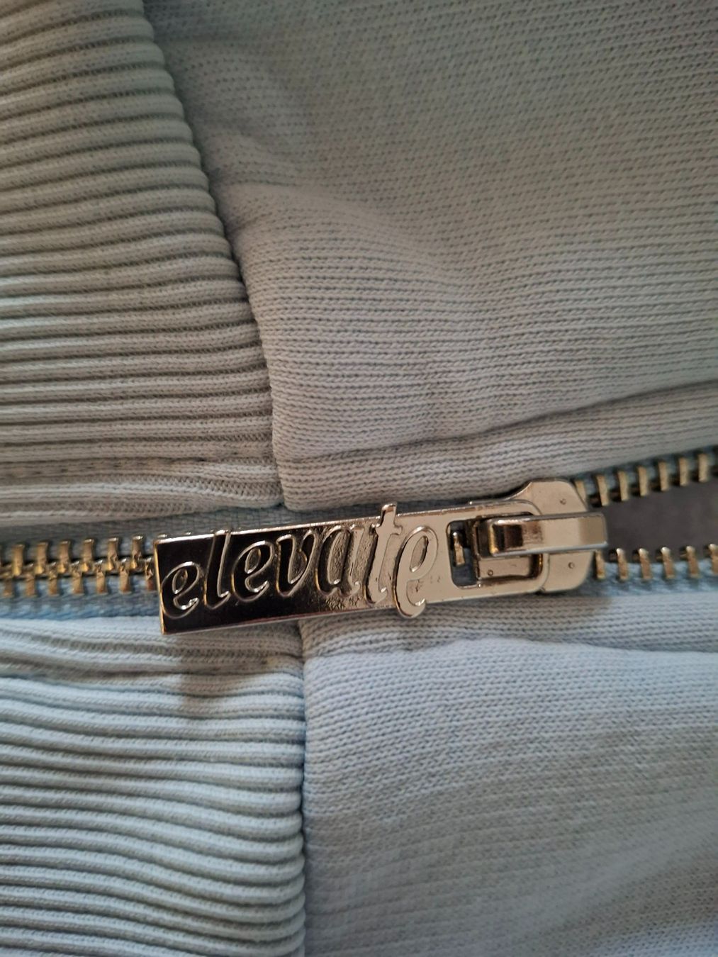 Maglioni & Felpe: Elevate Zipper XS - Babyblau – Usato da Seuzach venduto da damian23king 4