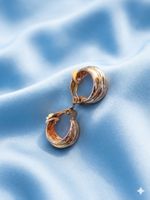 Elegante goldfarbene Ohrclips - Zeitloser Schmuck! (51)