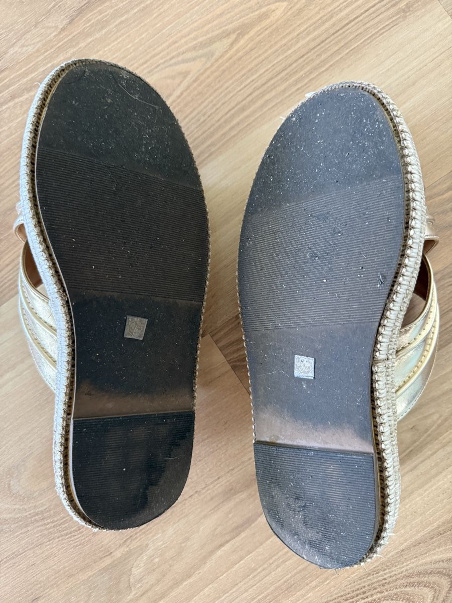 Damenschuhe: Sommerschuhe Plateau Gold – Gebraucht aus Riehen von nat_cf6t 2