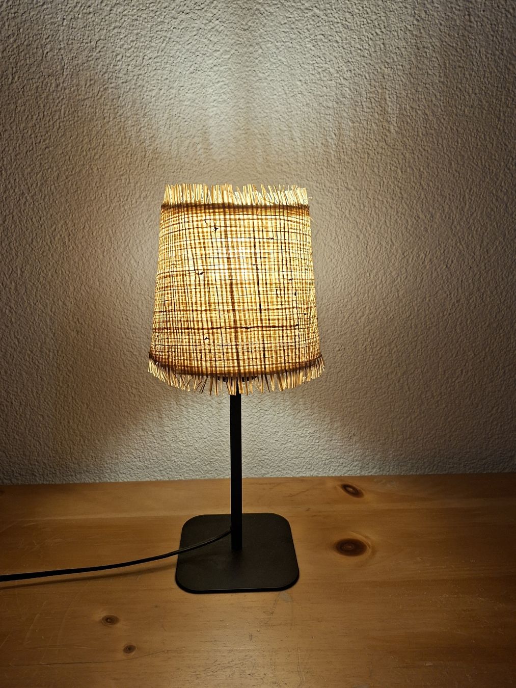 Lampade: Tischleuchte naturfarben und schwarz – Usato da Rufi venduto da tui_g6y2