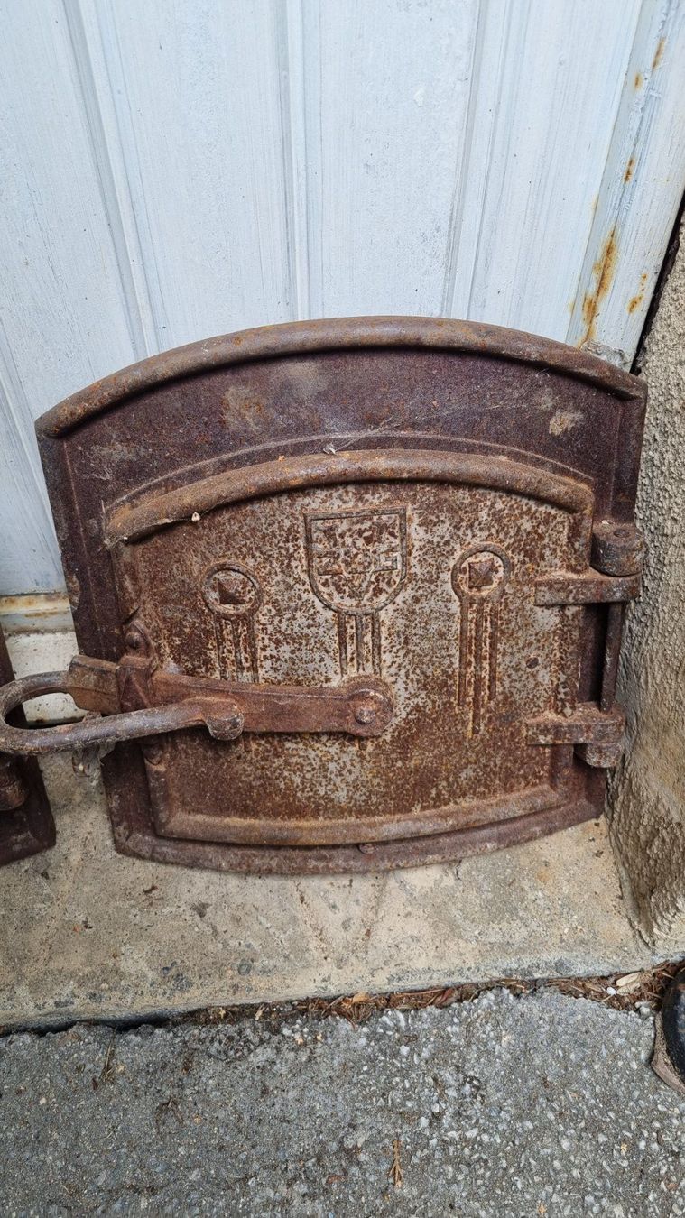 Altri mobili d'antiquariato: Ofen Türe Antik – Usato da Fürigen venduto da Bucheli59