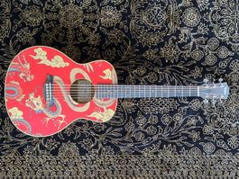 Taylor GS Mini Dragon Gitarre Special torrefied Stika Sapele