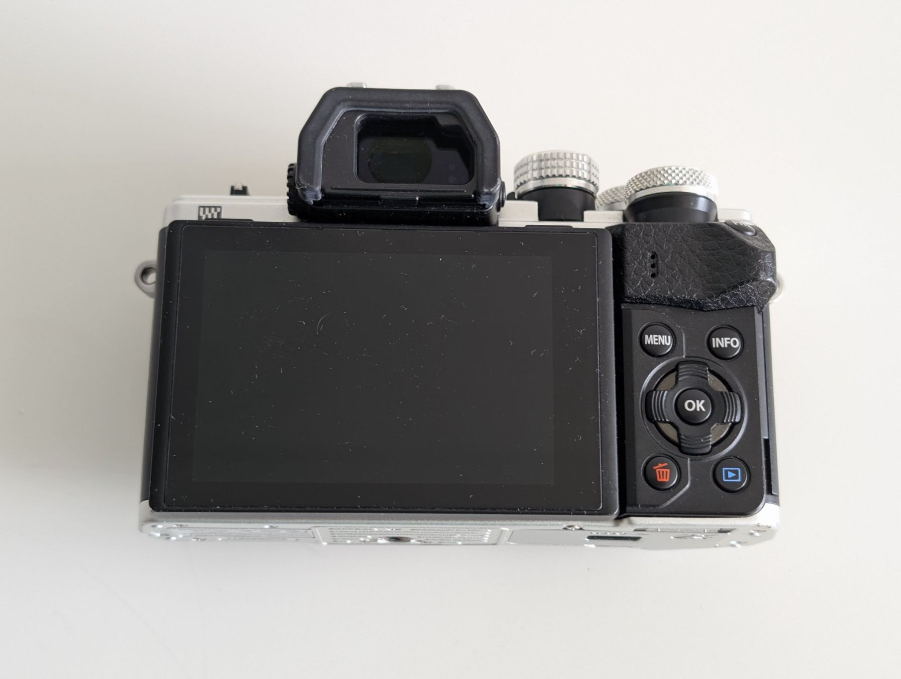 Olympus Fotocamera: Defekt: Olympus OM-D E-M10 Mark II Body – Difettoso da Rüschlikon venduto da Puertecillo 3