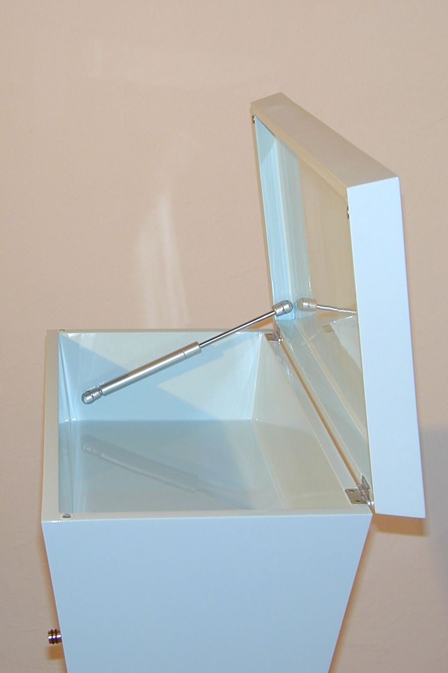 Cassettiere: Einzigartiger Design Prototyp - ein echtes Unikat – Usato da Uetikon am See venduto da E0D6593B-F 8