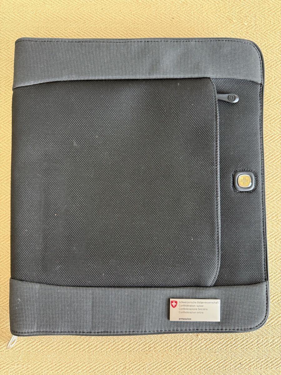 Koffer & Taschen: Schreibmappe Armasuisse Schweizerische Eidgenossenschaft  – Gebraucht aus Konolfingen von petzipetz