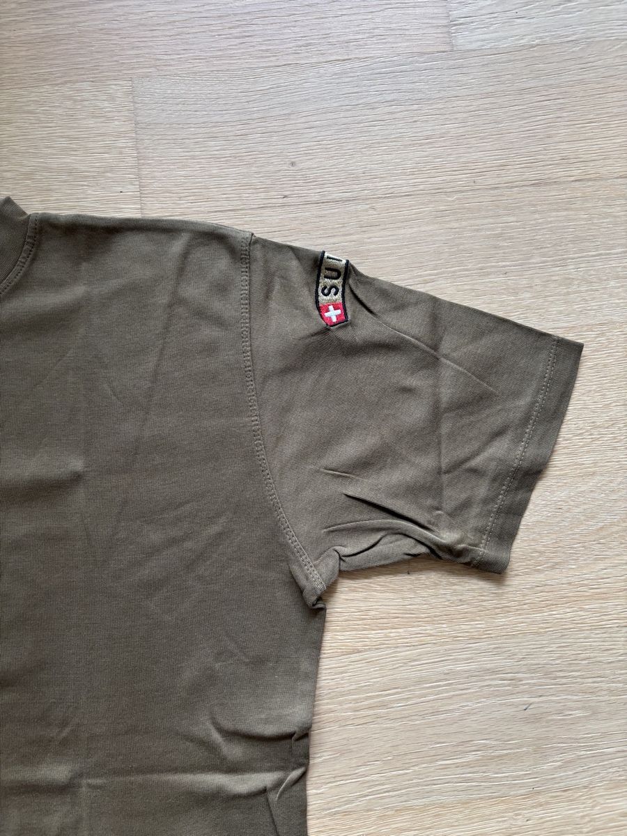 Armée suisse T-shirts: Schweizer Armee Shirt (Gr.52) – D'occasion à Wallisellen par simeli94 1