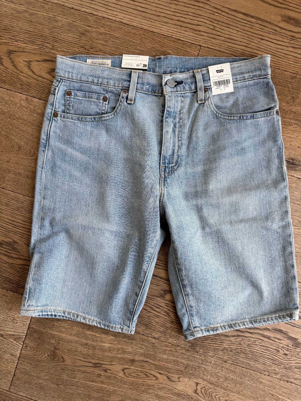 Levi's Jeans: Jeans, Shorts, Levis //NEU// 30 – Usato da Stettfurt venduto da outlet72