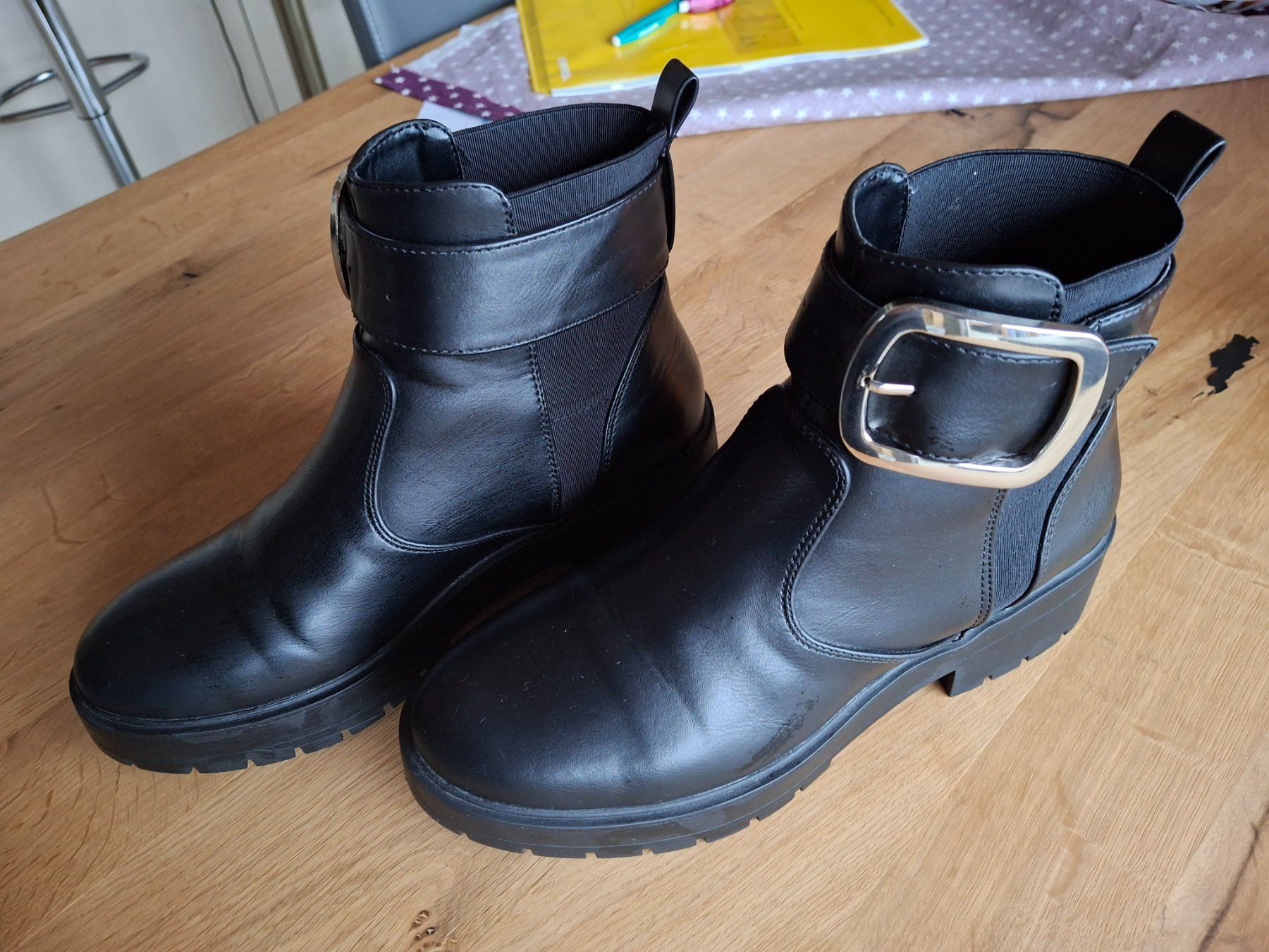 Scarpe da donna: Schöne schwarze Boots gr.40 – Usato da Sigriswil venduto da Aline_87 5