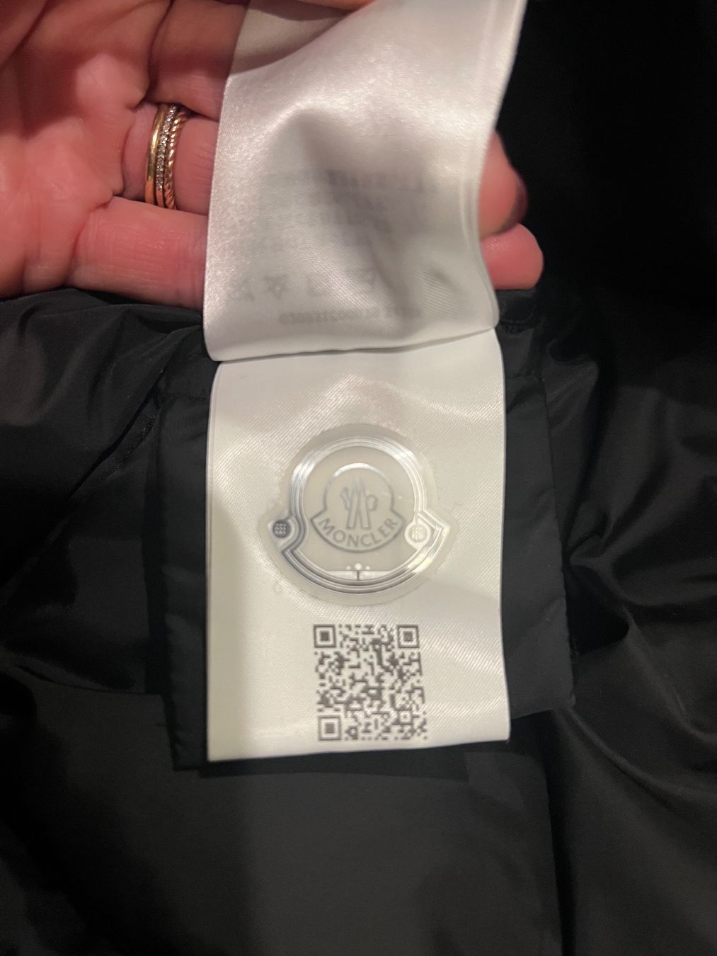 Moncler Mäntel: MONCLER Boucage down coat – Gebraucht aus Steinhausen von Stylelene14 8