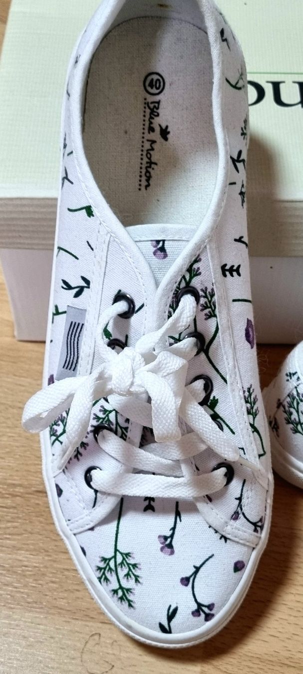 Scarpe da donna: Süsse Stoffsneakers Gr. 40 – Nuovo (secondo la descrizione) da Effretikon venduto da lenalisa63 2