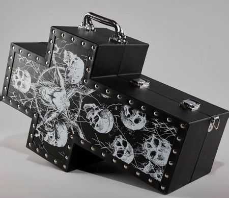 Hard Cross Bag von Dolls Kill - Koffer in Kreuzform