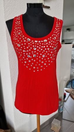 Rotes Top / Shirt mit vielen Glitzer-Applikationen