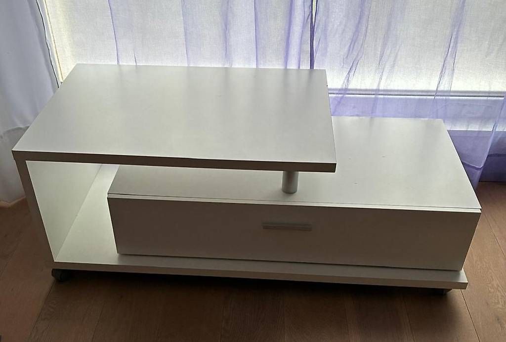 Meubles TV: Kleines Sideboard weiss – D'occasion à Eschenbach SG par Gadae