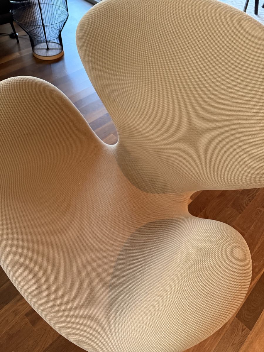 Fritz Hansen Poltrone: Fritz Hansen Schwanen Stuhl - Designklassiker – Usato da Basel venduto da VanyaTC 5