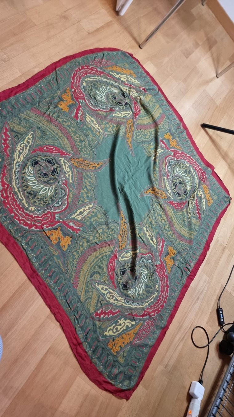 Foulard & Sciarpe: 🌺Foulard/Schal🌺 – Usato da Wald ZH venduto da CapLux 1