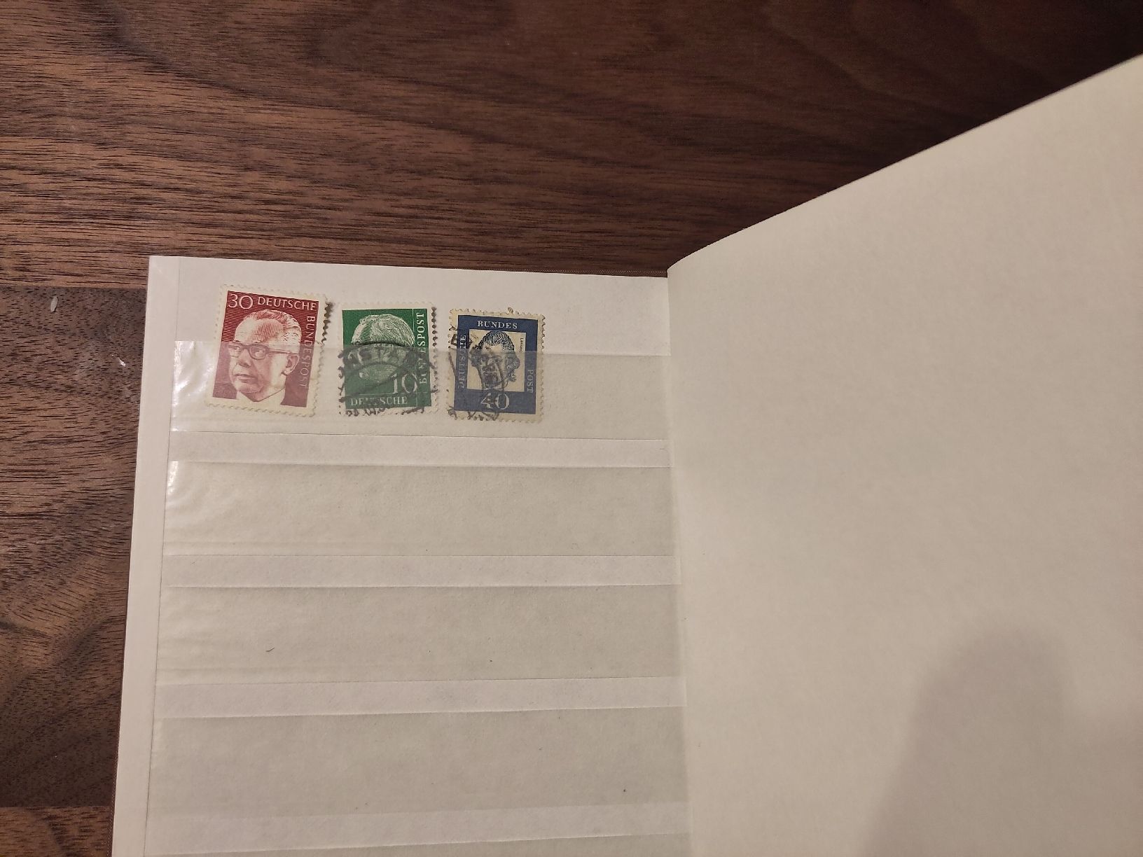 Alle Briefmarken: 102 Alte Briefmarken – Gebraucht aus Bachs von maykelrk 3