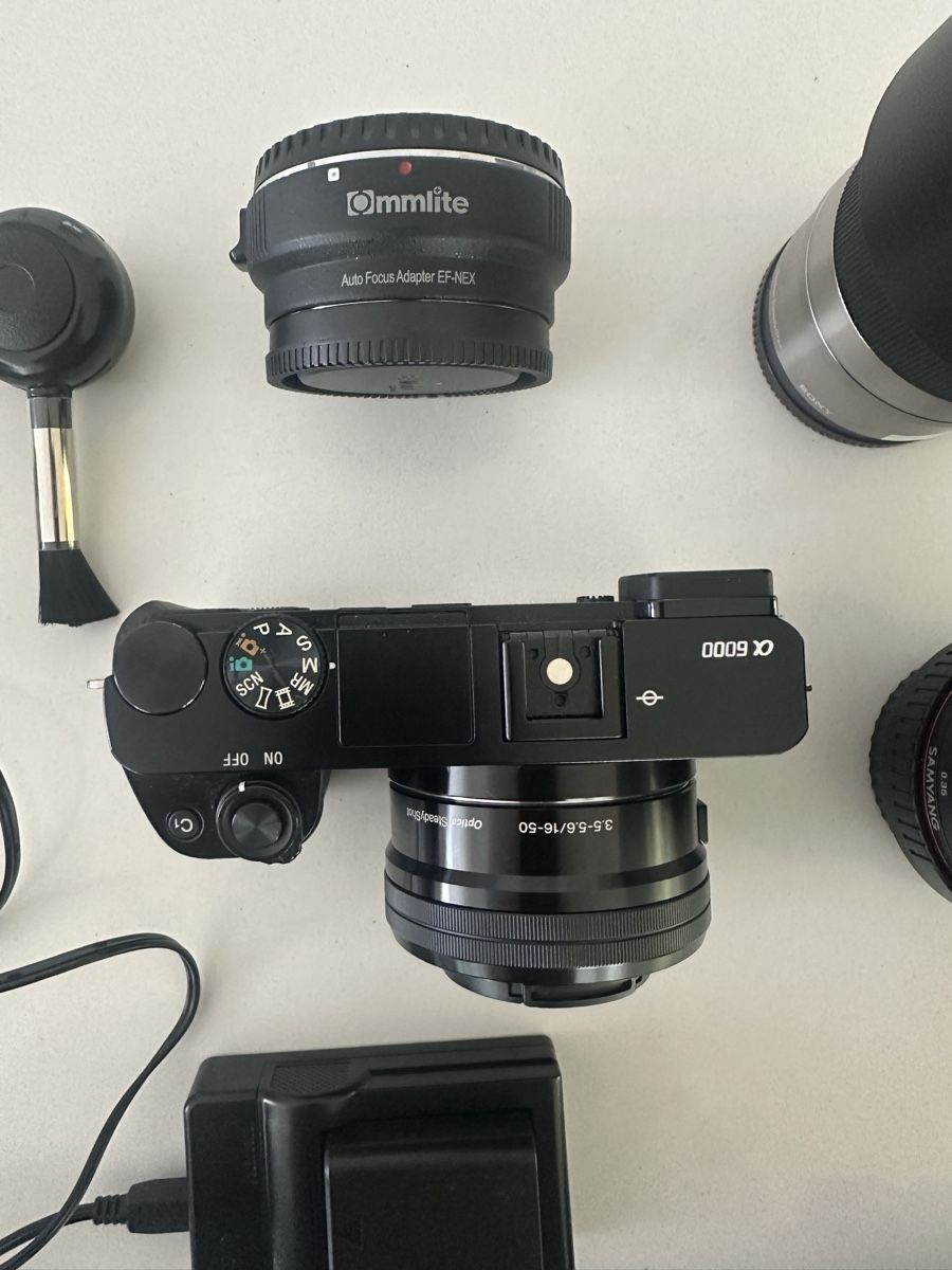 Sony Kamera: Sony Alpha Kamera mit Objektiven und Stativ – Gebraucht aus Adliswil von mbzero01 1