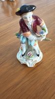 Porzellanfigur Kavalier mit Blumen – handbemalt