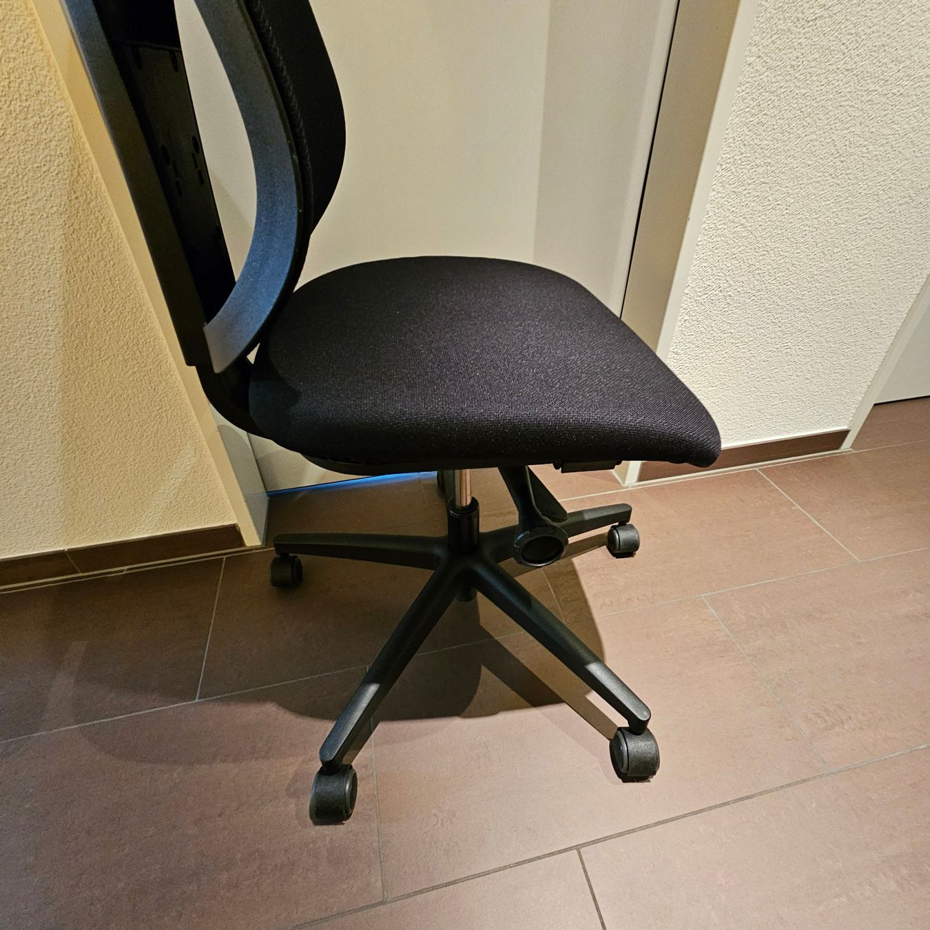 Giroflex Sedie: Giroflex 535 ohne Armlehnen Schwarz – Usato da Wettingen venduto da Paakinen 2