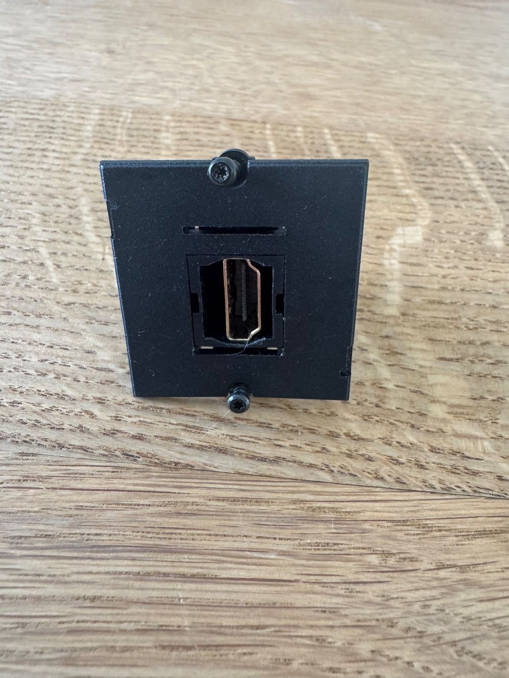 Spine: Bachmann HDMI Durchführung mit Abdeckplatte – Usato da Weinfelden venduto da rizzla360