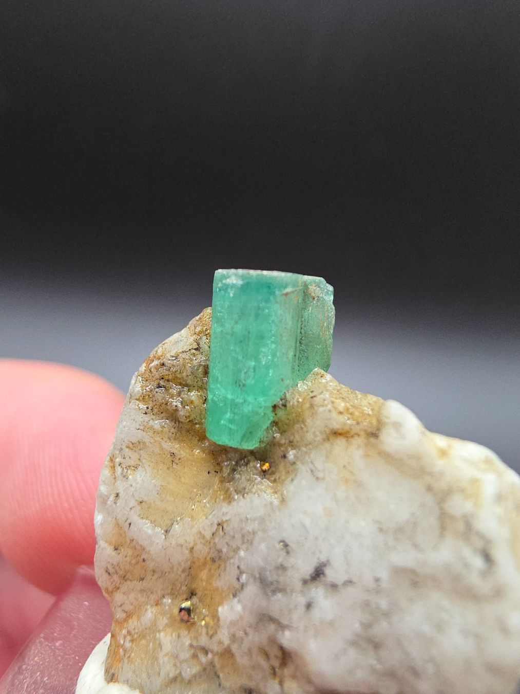 Minerali & Pietre curative: Gemmy Emerald , Coscuez Mine, Columbia – Usato da Figino venduto da minshop 7