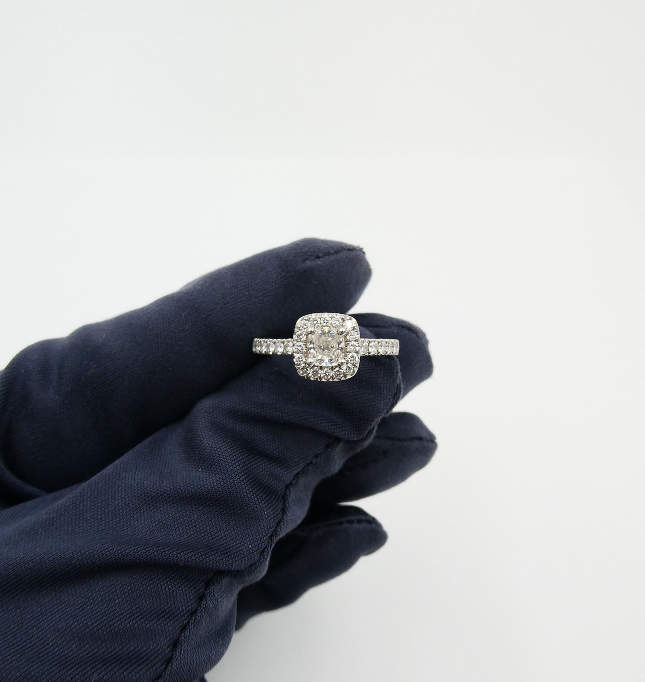 Anelli: SOLITÄR RING IN 950 PLATIN MIT DIAMANT ENTOURAGE – Usato da Luzern venduto da EdiGem 3